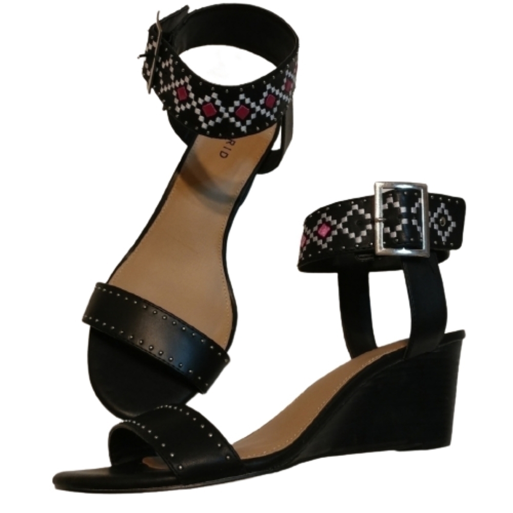 NWOT Torrid Black Wedge Stud Sandals